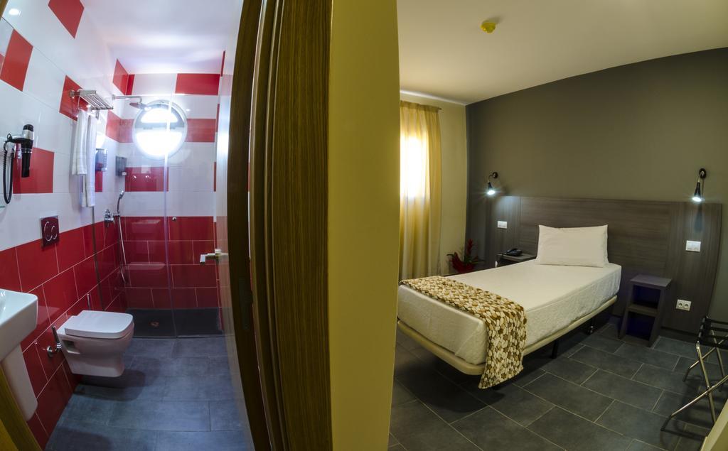 Hotel Puerto Canteras Лас-Пальмас-де-Гран-Канария Номер фото